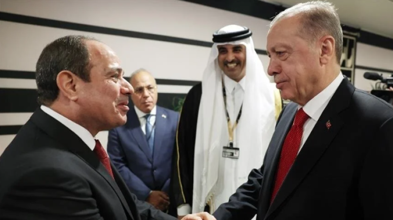 Sisi, Erdoğan'ı zaferinden tebrik etti ve iki ülke arasındaki ilişkilerin hemen normalleşmesi (telefon görüşmesi)